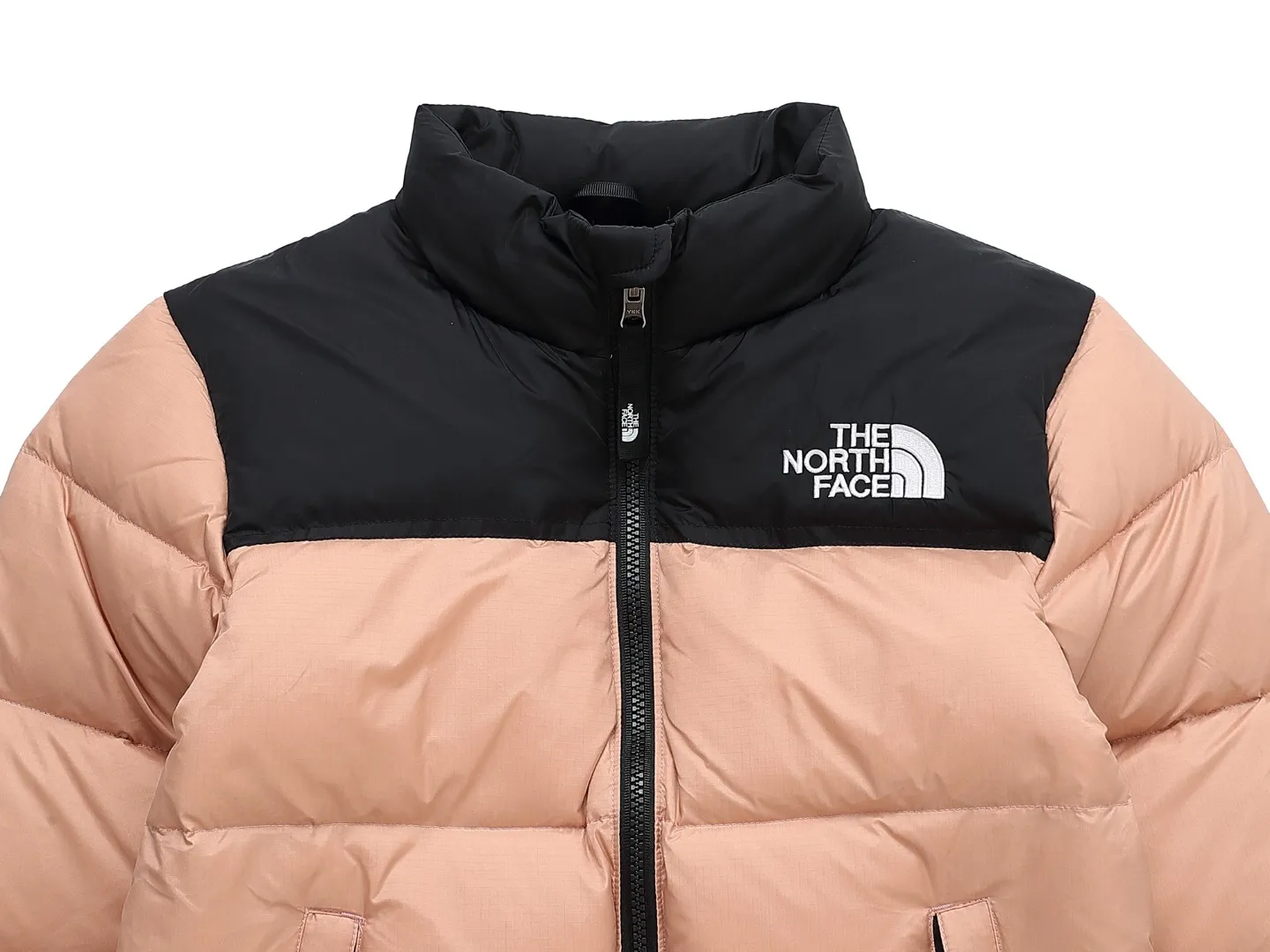 ：Khaki Purple Black Green Blue Pink Red Yellow sizi： 𝗧𝗵𝗲 𝗡𝗼𝗿𝘁𝗵 𝗙𝗮𝗰𝗲｜ 1996 （ Z💰 ） ：RDS Quality 90 715+ ： 400D Nylon ， ： ， 。 ： DWR 40 ， Z💰 ： ， 7 ， Z💰 ： YKK ， ， ， 10 。 1 1 （ ， 💰 ， ， ，Lightweight ， ） ， ， ！ ， ： 。 ⚠ ！ ， ！ ： ， Quality ！